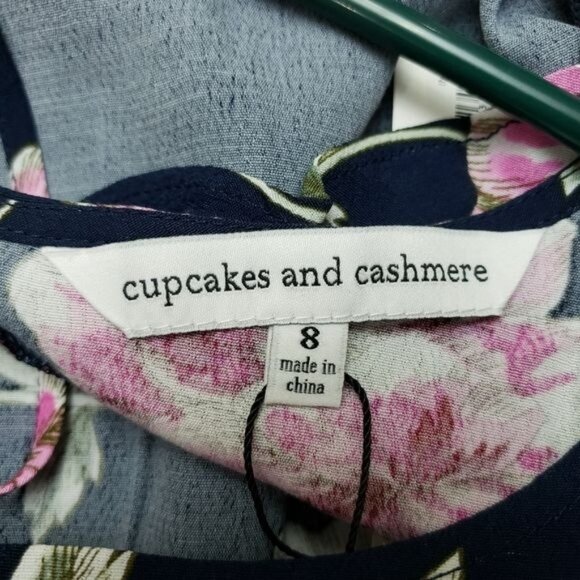 Cupcakes and Cashmere Jacinda, cap sleeve, keyhole back, floral romper size 8 - Picture 3 of 8